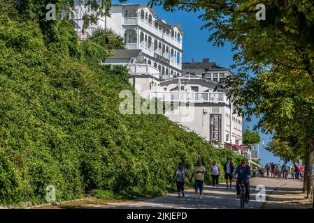 Germania, Meclemburgo-Pomerania occidentale, Mar Baltico, Rügen, Penisola di Jasmund, Sassnitz, hotel sul lungomare Foto Stock