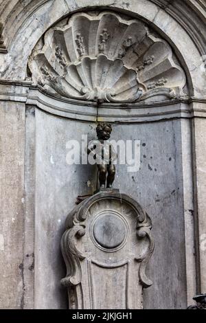 La famosa fontana della statua Manneken Pis a Bruxelles, Belgio, Europa Foto Stock
