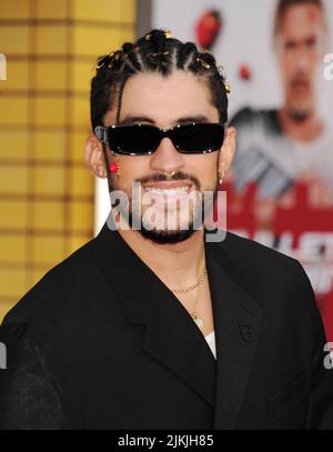 LOS ANGELES, CA - 01 AGOSTO: Bad Bunny (Benito Martinez Casio) partecipa alla prima di Los Angeles del "Bullet Train" di Sony Pictures al Regency Village Theatre il 01 agosto 2022 a Los Angeles, California. Credit: Jeffrey Mayer/JTMPhotos / MediaPunch Foto Stock