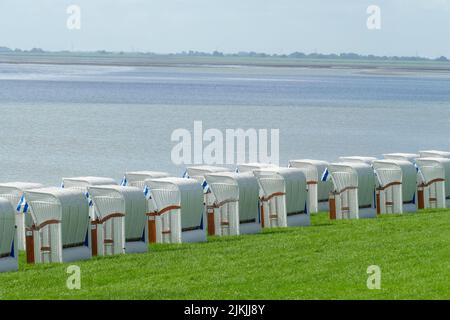 Sedie da spiaggia sulla spiaggia sud, Wilhelmshaven passeggiata a sud della spiaggia, Europa; Germania; bassa Sassonia Foto Stock