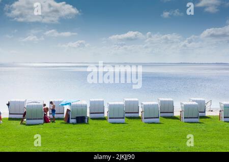 Sedie da spiaggia sulla spiaggia sud, Wilhelmshaven passeggiata a sud della spiaggia, Europa; Germania; bassa Sassonia Foto Stock