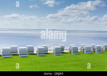 Sedie da spiaggia sulla spiaggia sud, Wilhelmshaven passeggiata a sud della spiaggia, Europa; Germania; bassa Sassonia Foto Stock