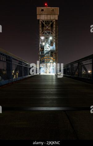 Vista notturna del ponte Junction nel centro di Little Rock, Arkansas Foto Stock