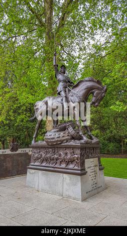 Uno scatto verticale del Cavallry Memorial all'Hyde Park di Londra, Regno Unito Foto Stock