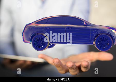 Una persona che presenta la proiezione virtuale di un modello di auto futuristico Foto Stock