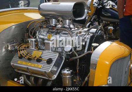 Soffiato Chrysler hemi in un Hot Rod Foto Stock