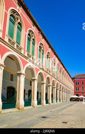 Una vista verticale del bellissimo Palazzo di Diocleziano a Spalato, Croazia Foto Stock