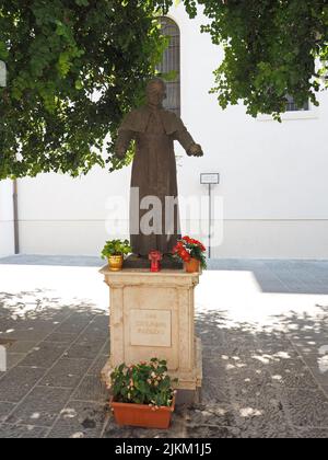 Statua del papa ancora popolare polacco, Giovanni Paolo II, a Sorrento, Campania, Italia Foto Stock