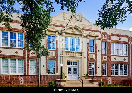 Il Mary C. o’Keefe Cultural Arts Center è raffigurato, il 31 luglio 2022, a Ocean Springs, Mississippi. Il centro artistico è stato costruito nel 1927. Foto Stock