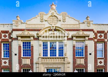 Il Mary C. o’Keefe Cultural Arts Center è raffigurato, il 31 luglio 2022, a Ocean Springs, Mississippi. Il centro artistico è stato costruito nel 1927. Foto Stock