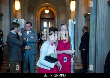 Washington, Vereinigte Staaten. 02nd ago 2022. Il senatore degli Stati Uniti Susan Collins (repubblicano del Maine) si recò al pranzo della politica repubblicana del Senato al Campidoglio degli Stati Uniti a Washington, DC, martedì 2 agosto 2022. Credit: Rod Lammey/CNP/dpa/Alamy Live News Foto Stock