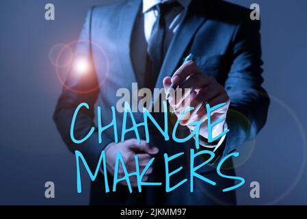 Scrittura a mano segno cambiamenti maker. Business idea Young Turk Influencers Acitivisti urbanizzazione Fashion Gen X businessman Holding Pen e Presenting Foto Stock