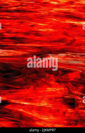 Immagine verticale di vetro ondulato retroilluminato rosso e giallo - sfondo astratto per pellicole autoadesive Foto Stock