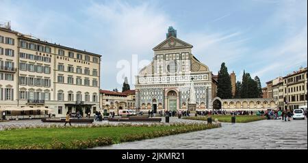 Una delle chiese più famose di Firenze, le chiese di Santa Maria Novella nell'omonima piazza Foto Stock