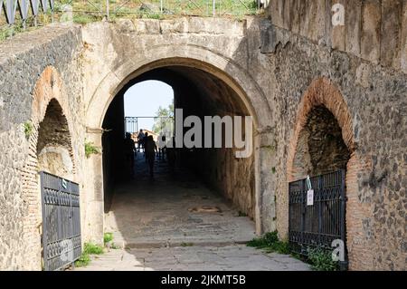 Anfiteatro ellittico struttura interna, con 20000 capacità, Anfiteatro Romano di Pompei, Pompei, Patrimonio dell'Umanità dell'UNESCO, Campania, Italia, Europa Foto Stock