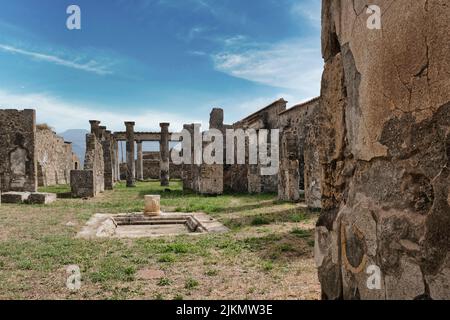 La bellissima città romana di Pompei distrutta dall'eruzione del Vulcano Vesuvio e perfettamente conservata. Foto Stock