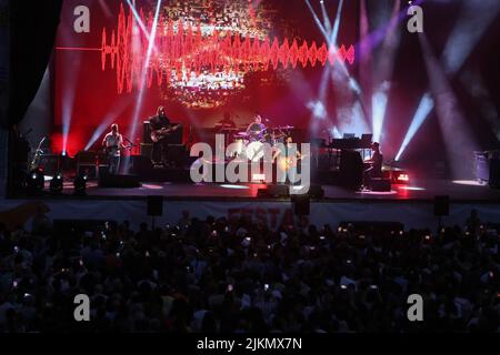 CORUNA, SPAGNA - 1 AGOSTO 2022: James Blunt, suona dal vivo in concerto in piazza Maria Pita, il 1 agosto 2022, a Coruna, Spagna. Foto Stock