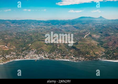 Veduta aerea della città di la Libertad, sulla costa pacifica di El Salvador, America Centrale Foto Stock