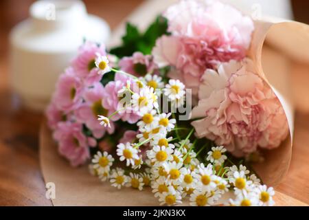 Un primo piano di un bel bouquet di fiori colorati Foto Stock