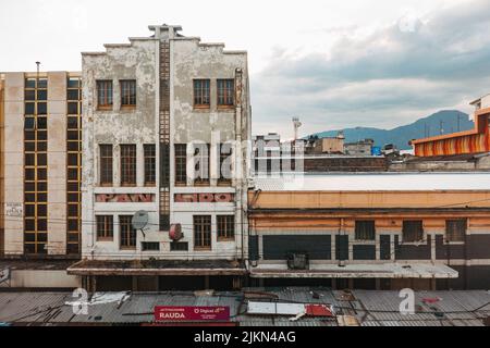 Un vecchio edificio in stile art deco a San Salvador, El Salvador Foto Stock