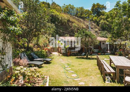 Una piccola fattoria di caffè e bed and breakfast in montagna vicino a Tornique, El Salvador Foto Stock