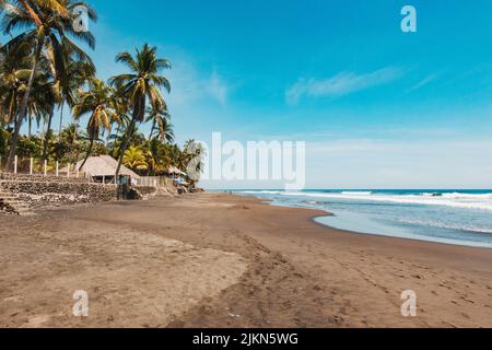 Spiaggia di El Zonte, conosciuta anche come Bitcoin Beach, sulla costa del Pacifico di El Salvador Foto Stock