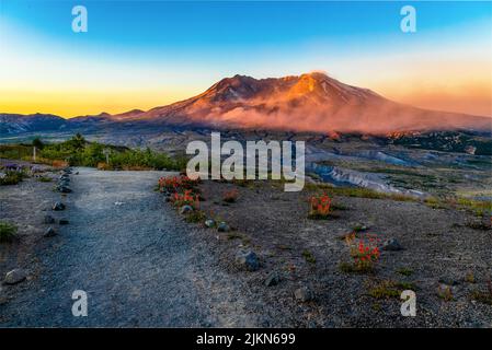 Percorso a piedi di mattina presto al Monte ST Helen Foto Stock