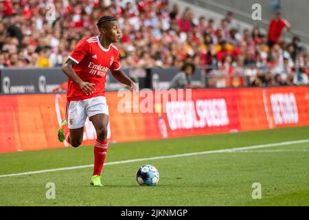 Lisbona, Portogallo. 03rd ago 2022. David Neres di Benfica è stato visto in azione durante la partita di qualificazione della UEFA Champions League 3rd tra SL Benfica e FC Midtjylland allo stadio Estadio da Luz. Punteggio finale; SL Benfica 4:1 FC Midtjylland. Credit: SOPA Images Limited/Alamy Live News Foto Stock