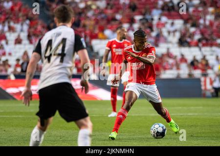 Lisbona, Portogallo. 03rd ago 2022. David Neres di Benfica è stato visto in azione durante la partita di qualificazione della UEFA Champions League 3rd tra SL Benfica e FC Midtjylland allo stadio Estadio da Luz. Punteggio finale; SL Benfica 4:1 FC Midtjylland. Credit: SOPA Images Limited/Alamy Live News Foto Stock