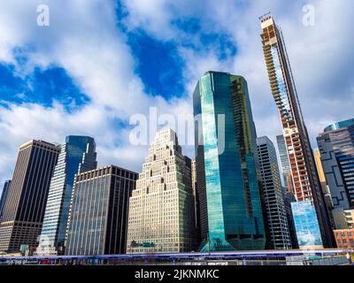 Grattacieli sul lato orientale di Manhattan a New York Foto Stock