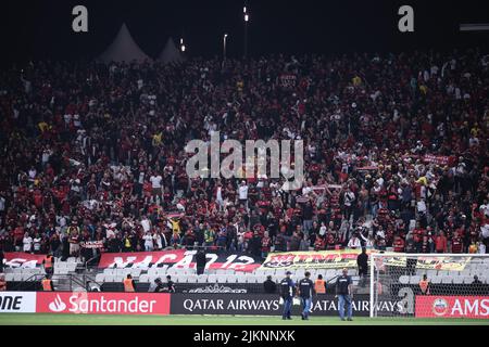 San Paolo, Brasile. 03rd ago 2022. SP - Sao Paulo - 08/02/2022 - LIBERTADORES 2022, CORINTHIANS X FLAMENGO - Flamengo tifosi durante una partita contro Corinthians allo stadio Arena Corinthians per il campionato Copa Libertadores 2022. Foto: Ettore Chiereguini/AGIF/Sipa USA Credit: Sipa USA/Alamy Live News Foto Stock