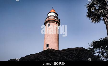 Mahabalipuram Light House una delle più antiche e popolari destinazioni turistiche a Mahabalipuram, Tamil Nadu, India del Sud Foto Stock