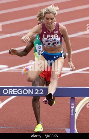 Emma Coburn (USA) si qualifica per la finale steeplechase di 3000 metri con un tempo di 9:15,19 durante la sessione mattutina del giorno 2 del World Athletics CH Foto Stock