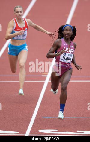 Twanisha Terry (USA) si qualifica per le semifinali con un tempo di 10,95 nei 100 metri durante la sessione pomeridiana del giorno 2 dell'Atletica Mondiale Foto Stock