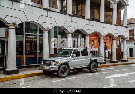 Un primo piano di un veicolo Toyota Land Cruiser pick-up modificato Foto Stock