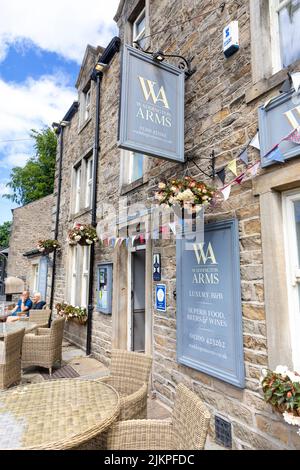 Waddington Arms Public house and Restaurant nel villaggio di Waddington, Summers Day 2022, Ribble Valley, Lancashire, Inghilterra, Regno Unito Foto Stock