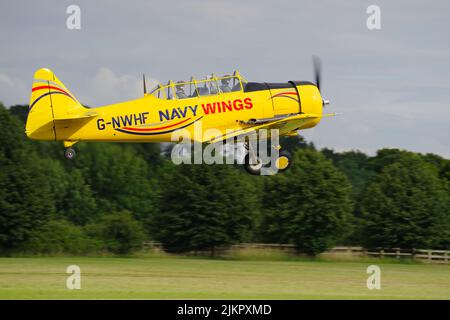 Navy Wings, volo storico, North American Harvard T-6, Old Warden, Foto Stock