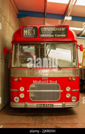 Midland Red Motorway Express CM6T Coach al Wythall Transport Museum Foto Stock