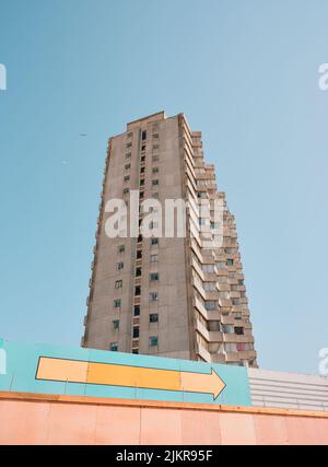Arlington House torre blocco di 58 metri di altezza 18 piani residenziale condominio, Margate Kent, Inghilterra Regno Unito. Costruito 1964 brutalista architettura brutalista Foto Stock