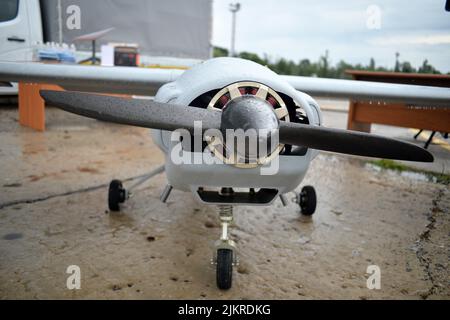 UCRAINA - 2 AGOSTO 2022 - un drone UkrJet è raffigurato durante la presentazione di veicoli aerei senza equipaggio per le forze armate, Ucraina. Questa foto c Foto Stock