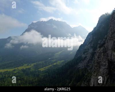 Panorama montano via ferrata Tajakante, Tirolo, Austria in estate Foto Stock