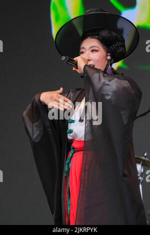 AK Dan Gwang Chil, noto anche come ADG7, che si esibisce sul palco durante il 40th anniversario del WOMAD Festival, Charlton Park, Malmesbury, Inghilterra. Luglio 3 Foto Stock