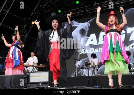 AK Dan Gwang Chil, noto anche come ADG7, che si esibisce sul palco durante il 40th anniversario del WOMAD Festival, Charlton Park, Malmesbury, Inghilterra. Luglio 3 Foto Stock