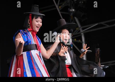 AK Dan Gwang Chil, noto anche come ADG7, che si esibisce sul palco durante il 40th anniversario del WOMAD Festival, Charlton Park, Malmesbury, Inghilterra. Luglio 3 Foto Stock