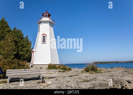 Great Lakes Big Tub Lighthouse un faro attivo costruito nel 1885 all'ingresso di Tobermory Harbour, Tobermory Ontario Canada Foto Stock