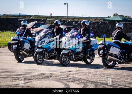 Giornate della NATO, Ostrava, Repubblica Ceca. 22nd settembre 2019: Polizia ceca (městská policie ČR) poliziotti del traffico automobilistico che eseguono una dimostrazione tattica Foto Stock