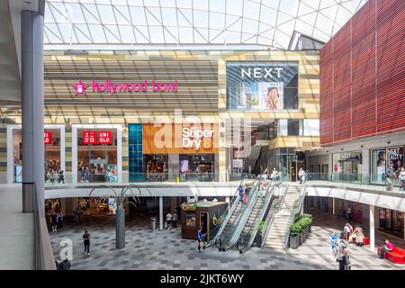 Atrio interno, centro commerciale Atria Watford, Watford High Street, Watford, Hertfordshire, Inghilterra, Regno Unito Foto Stock