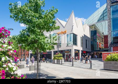 Ingresso al centro commerciale Atria Watford, Watford High Street, Watford, Hertfordshire, Inghilterra Regno Unito Foto Stock