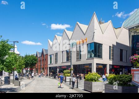 Ingresso al centro commerciale Atria Watford, Watford High Street, Watford, Hertfordshire, Inghilterra Regno Unito Foto Stock