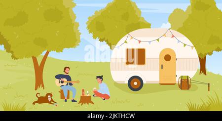 Estate campeggio, pic-nic nella foresta vicino camper van illustrazione vettoriale. Campeggio cartoon con coppia, uomo che suona la chitarra, ragazza che beve caffè sfondo. Wanderlust, vanlife, concetto di vacanza Illustrazione Vettoriale